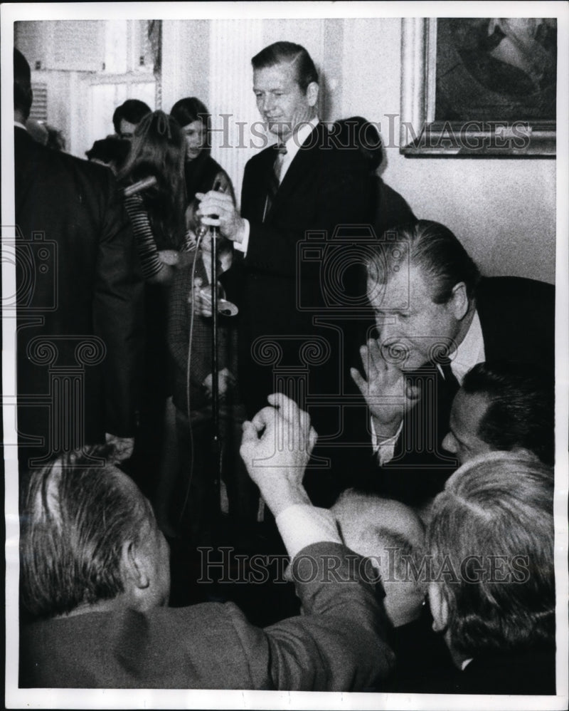 Load image into Gallery viewer, 1969 Press Photo Nelson Rockefeller &amp; John V. Lindsay at Press Conference NYC
