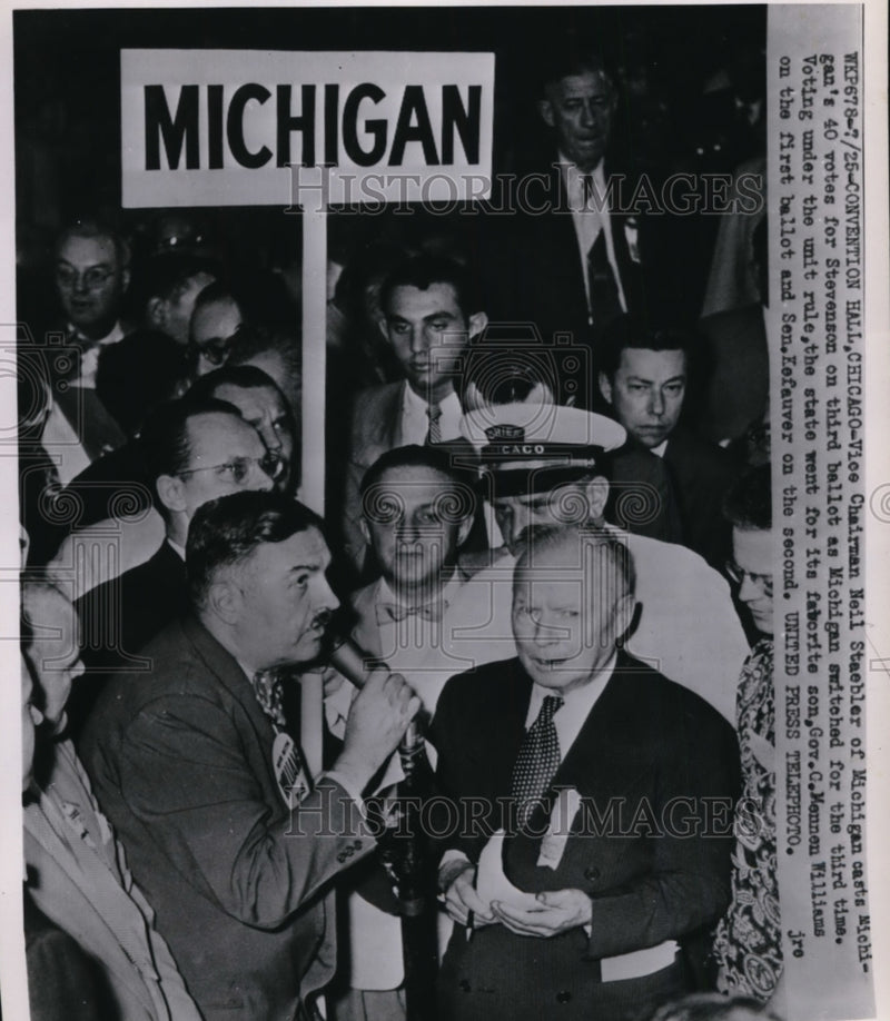 Load image into Gallery viewer, 1952 Press Photo Neil Staebler at Democratic National Convention, Chicago
