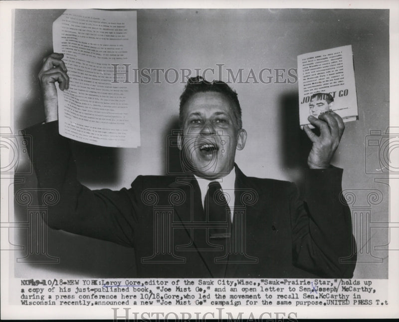 Load image into Gallery viewer, 1954 Press Photo Leroy Gore editor of Sauk City WI Prairie Star - nep06580
