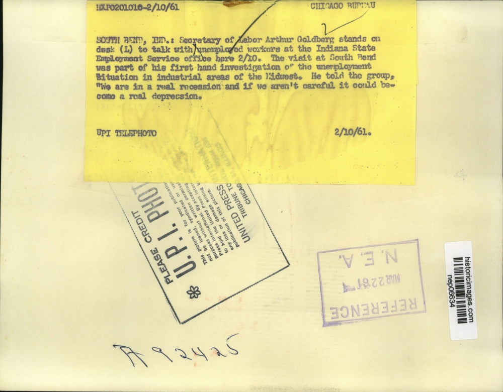 1961 Press Photo Labor Secretary Arthur Goldberg & unemployed in Indiana