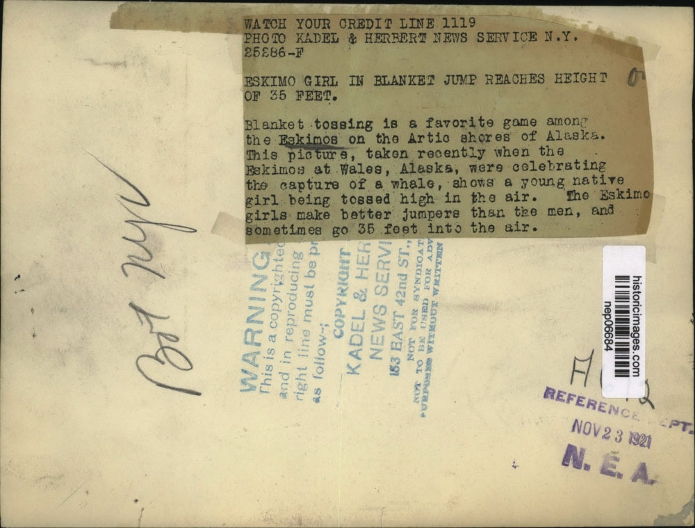 1921 Press Photo Blanket toss game of the Eskimos at Wales Alaska - nep06684