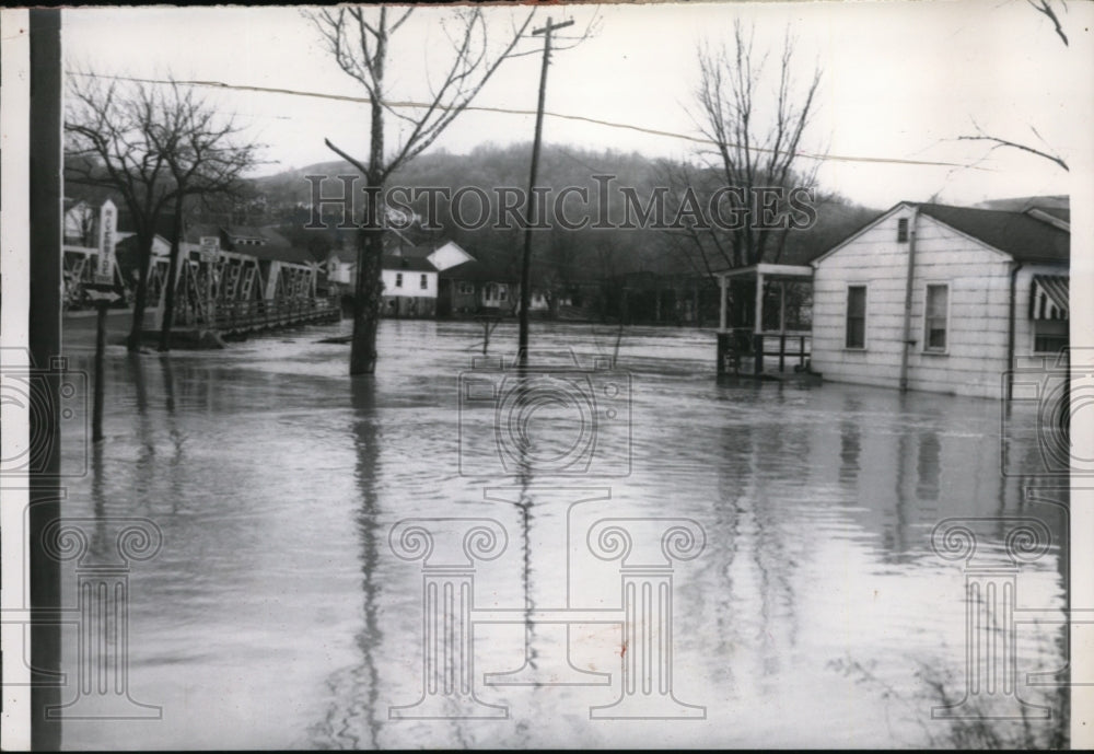 1957 Press Photo Clarksburg West Virginia floods from heavy rains - nep06696