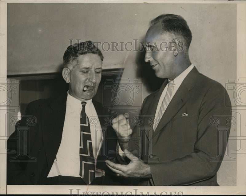 Load image into Gallery viewer, 1935 Press Photo Mr Harry Grayson speaking with another man - nep06699
