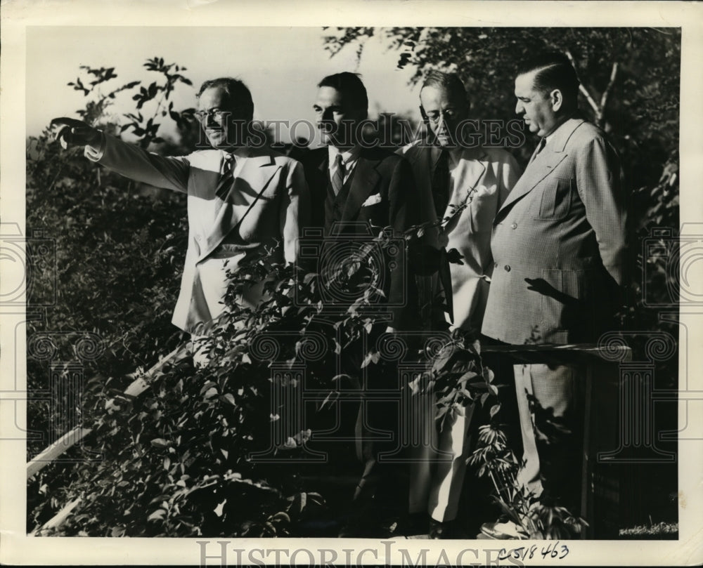 1939 Press Photo Thomas E. Dewey & Illinois GOP at Lake Michigan Bluff