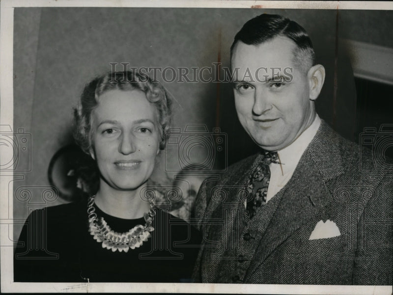 Load image into Gallery viewer, 1939 Press Photo Dept of Laor Conciliation Director Dr John Steelman - nep06825
