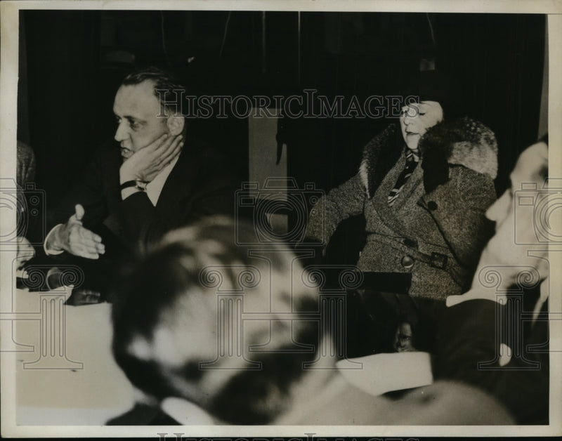 Load image into Gallery viewer, 1934 Press Photo Commissioner of Accounts Paul Blanchard at hearing in NYC

