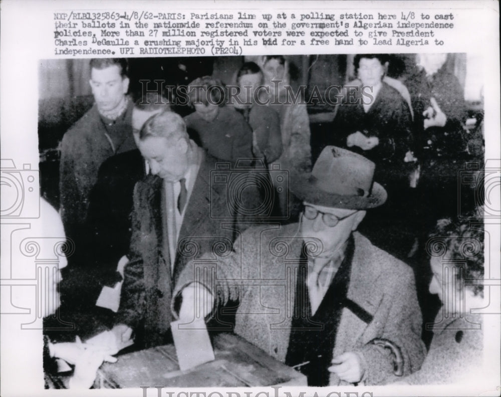 1962 Press Photo Paris, France Citizens Cast Votes on Algerian Independence- Historic Images