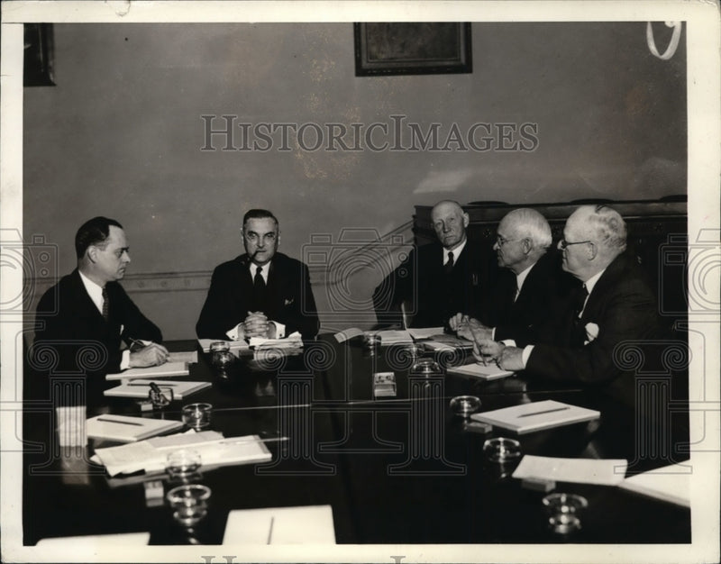 Load image into Gallery viewer, 1933 Press Photo Rep Jere Cooper of TN, Samuel Hill of WA &amp; AT Treadway of MA
