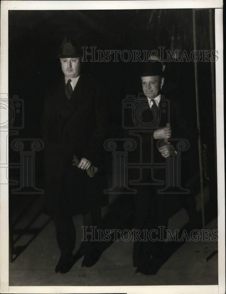 Load image into Gallery viewer, 1935 Press Photo Postmaster General James Farley &amp; asst A O'Connell - nep06909
