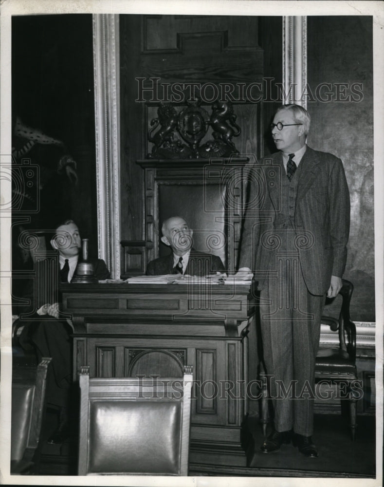 Load image into Gallery viewer, 1945 Press Photo Oliver Stanley in Bermuda House of Assembly - nep06934
