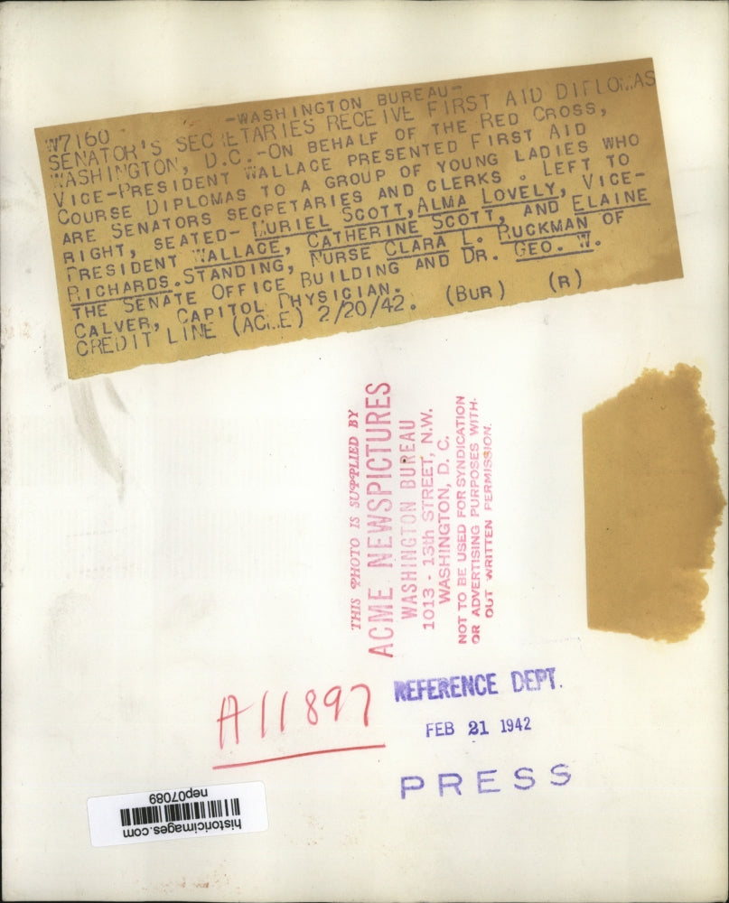 1942 Press Photo Henry Wallace present Senator's Secretaries First Aid Diplomas