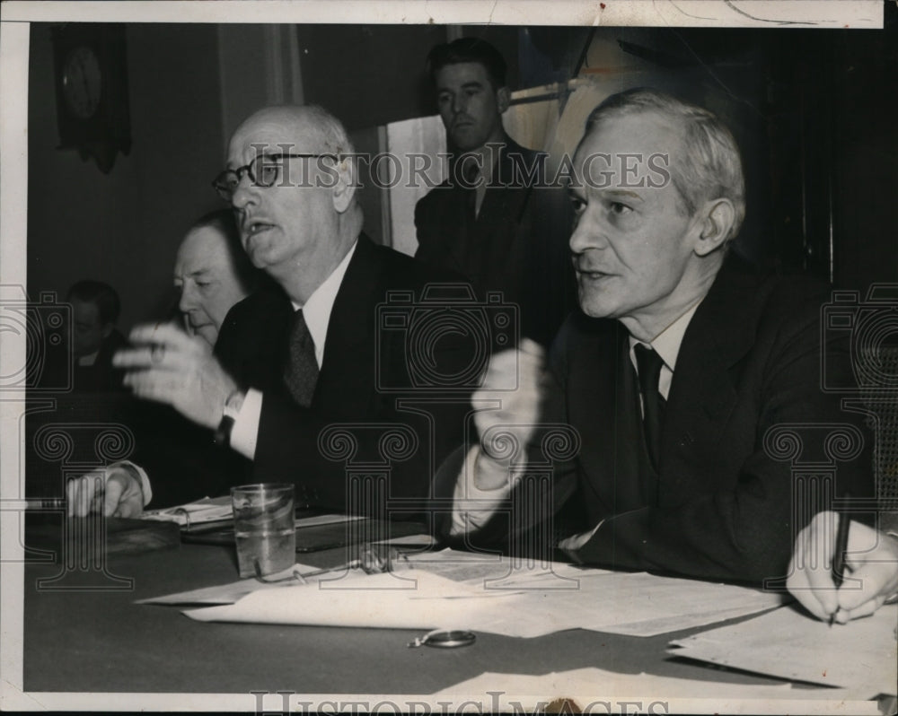 1941 Press Photo James A. O'Leary, Lowell Mellett at House committee Meeting