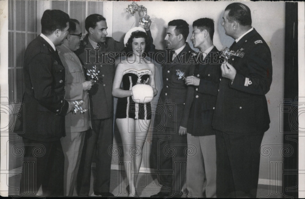 1957 Press Photo Terry Foulds Under Mistletoe at Lackland Air Force Base, Texas