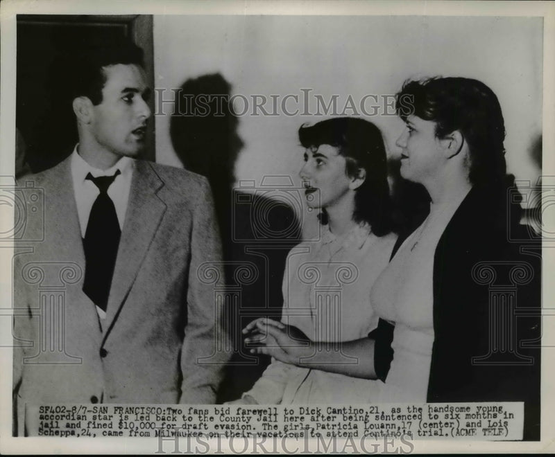 Load image into Gallery viewer, 1951 Press Photo Musician Dick Cantino &amp; Fans at San Francisco County Jail
