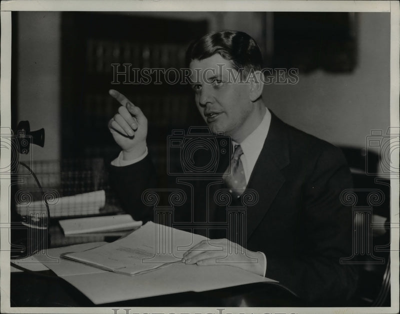 Load image into Gallery viewer, 1933 Press Photo Daniel E McGrath special asst to Attorney General Cummings
