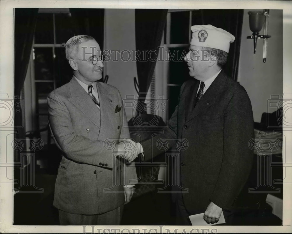 1945 Press Photo Harry S. Truman with Edward McCaffrey of Catholic War Veterans