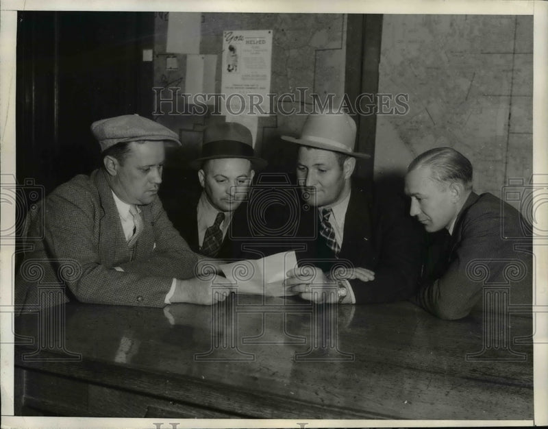 Load image into Gallery viewer, 1935 Press Photo Officers Who By Mistake Shot Stool Pigeon 5 Times &amp; Killed Him
