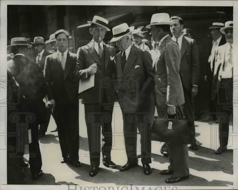 1933 Press Photo Joseph Harriman, Banker & Attorneys Leaving Federal Court