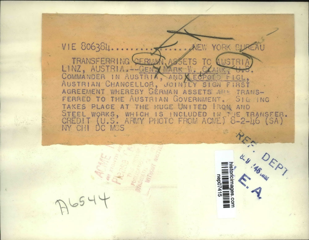 1946 Press Photo General Mark Clark & Leopold Figl Transferring German Assets