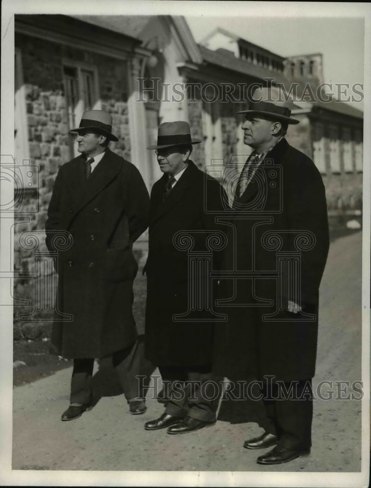 Load image into Gallery viewer, 1931 Press Photo State Troopers Quell Prison Race Riot, 4 Prisoners at Large
