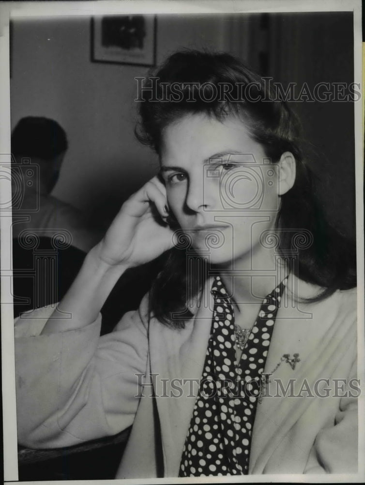 1944 Press Photo Mrs. Vernadeyne Yorks Charged with Abandoning 15-Month Twins