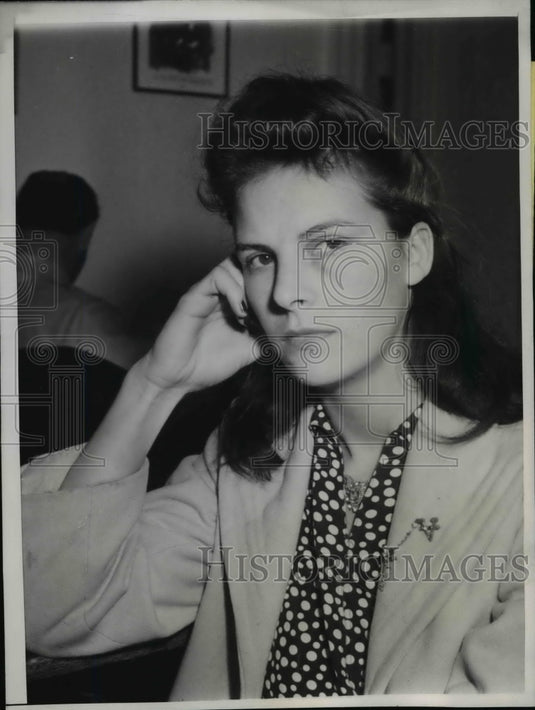 1944 Press Photo Mrs. Vernadeyne Yorks Charged with Abandoning 15-Month Twins