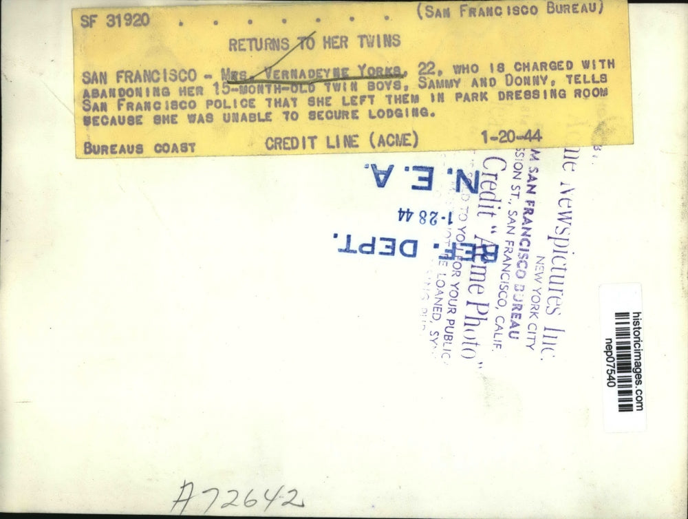 1944 Press Photo Mrs. Vernadeyne Yorks Charged with Abandoning 15-Month Twins