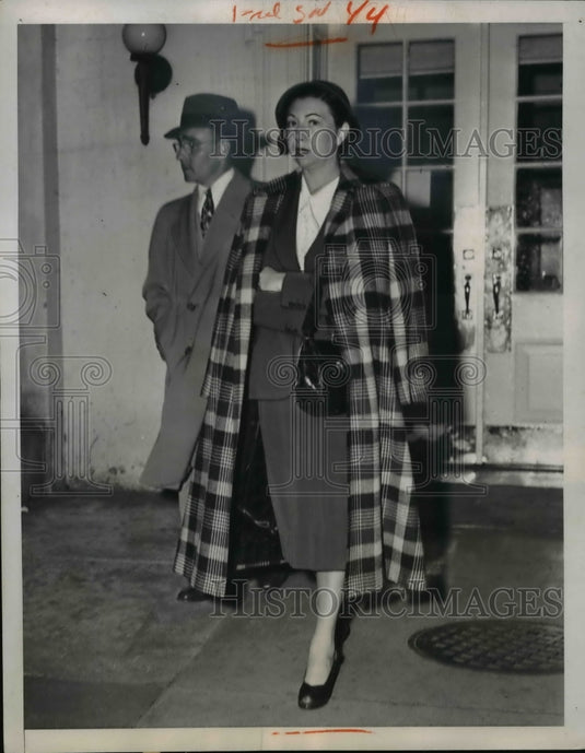 1951 Press Photo Mrs. E. Merl Young Returns as White House Stenographer