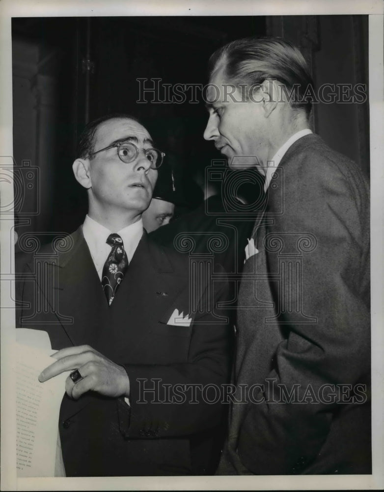 1951 Press Photo E. Merl Young, "Influence Peddler" in Report on RFC - nep07554