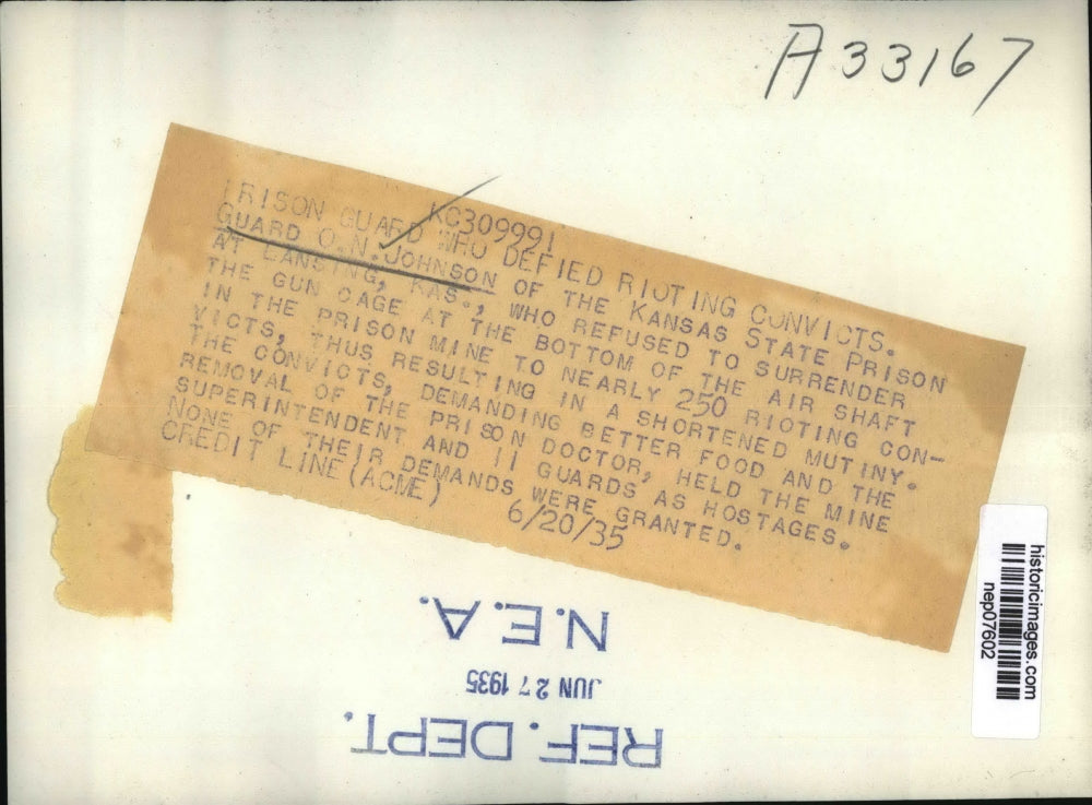 1935 Press Photo Guard ON Johnson held hostages at Kansas State Prison riot