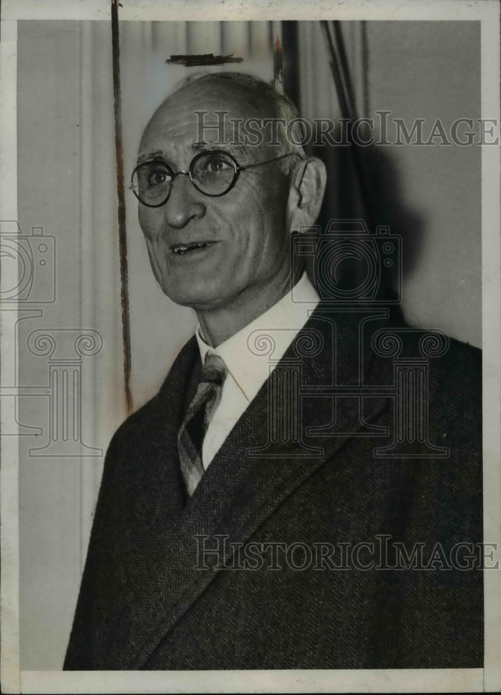 Load image into Gallery viewer, 1938 Press Photo TVA chairman AE Morgan at White House for conference
