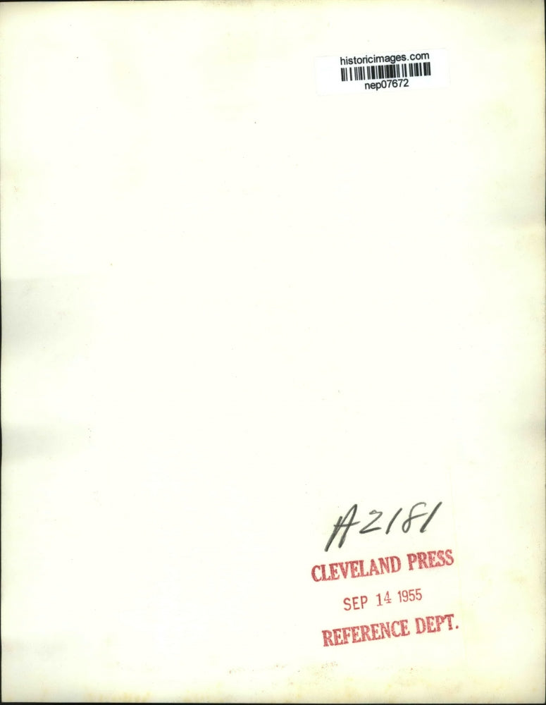 1955 Press Photo Herman R. Silver Comforts Wife Gertrude During Court Hearing