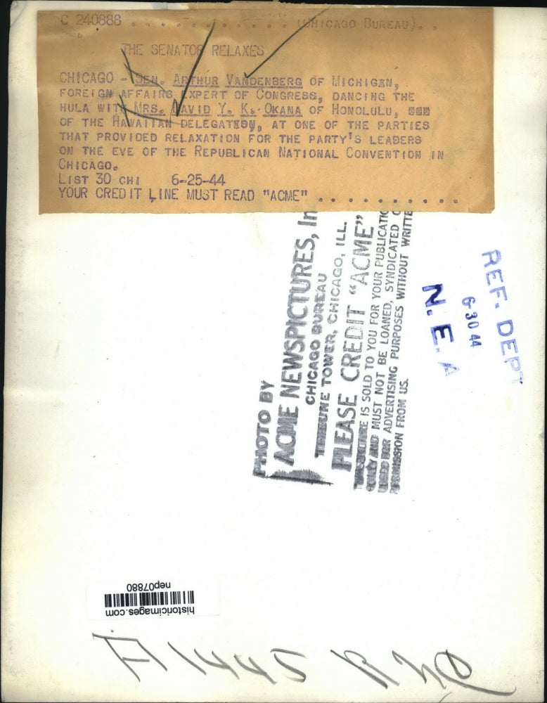 1944 Press Photo Michigan Senator Arthur Vandenberg & Mrs David Okana