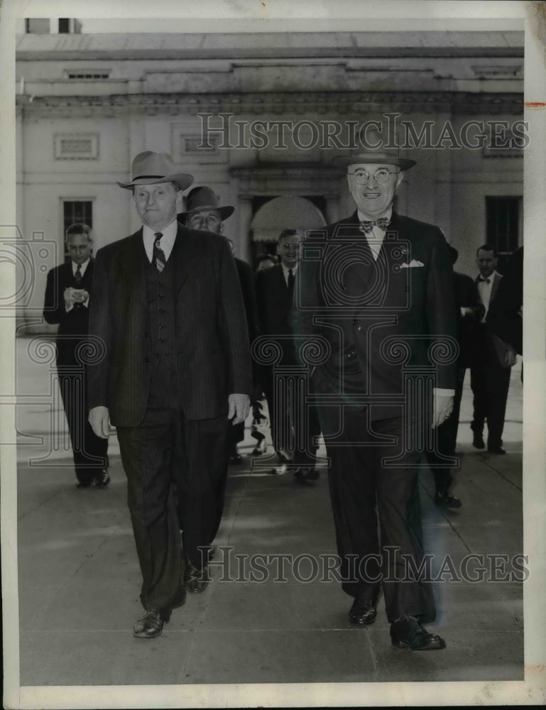 Load image into Gallery viewer, 1945 Press Photo President Harry Truman &amp; brother J Vivian at White House

