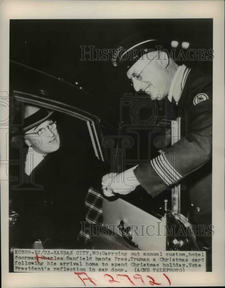 Load image into Gallery viewer, 1948 Press Photo President Harry Truman &amp; doorman Charles Ranfield - nep07925
