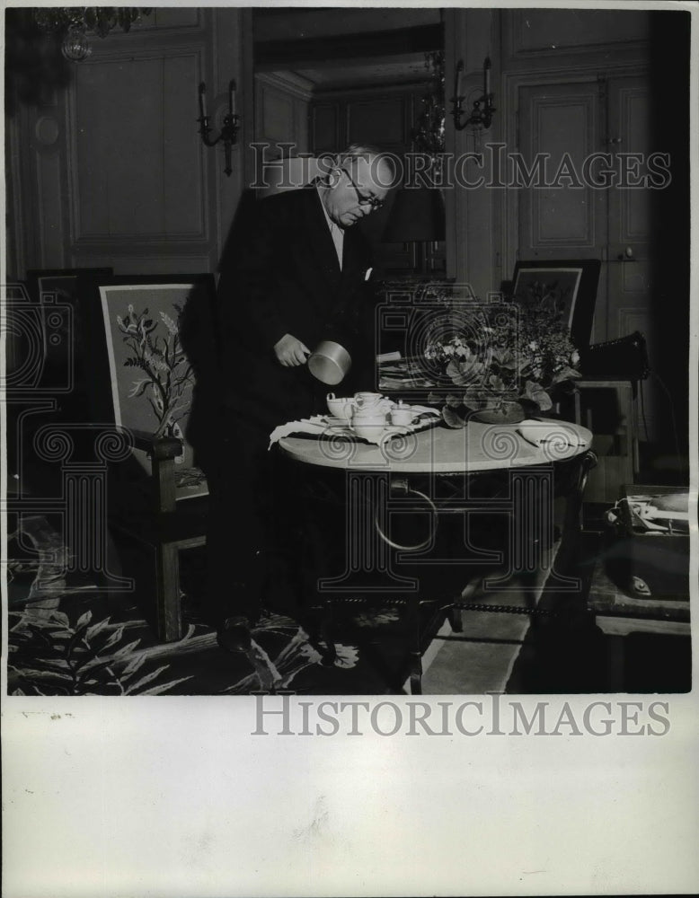 Load image into Gallery viewer, 1951 Press Photo President Vincent Auriol of Frances Prepares Breakfast
