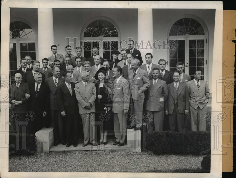Load image into Gallery viewer, 1946 Press Photo President Harry Truman at White House w/ Democratic Visitors
