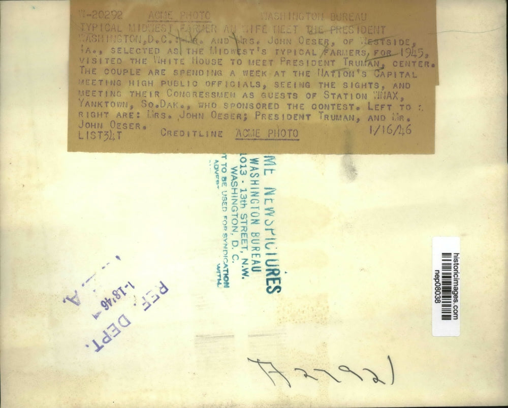 1946 Press Photo President Harry Truman w/ Farmers Mr & Mrs John Oeser of Iowa