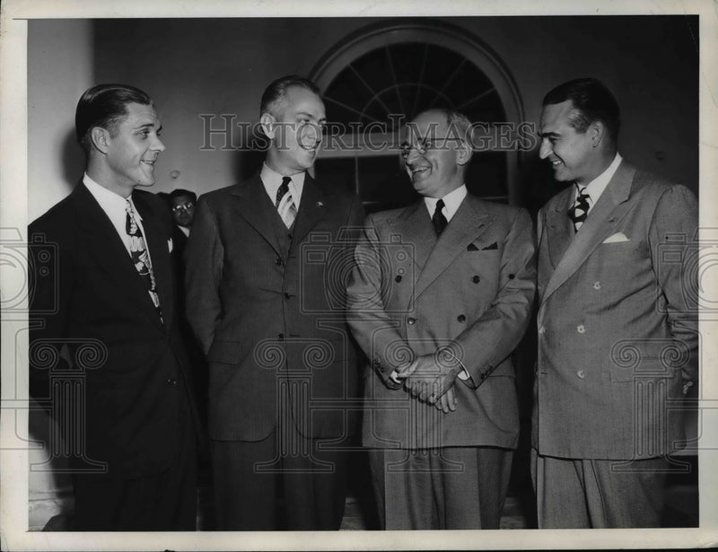 Load image into Gallery viewer, 1946 Press Photo President Truman, Frank Karsten, Enos Axtell, Henry Simpson
