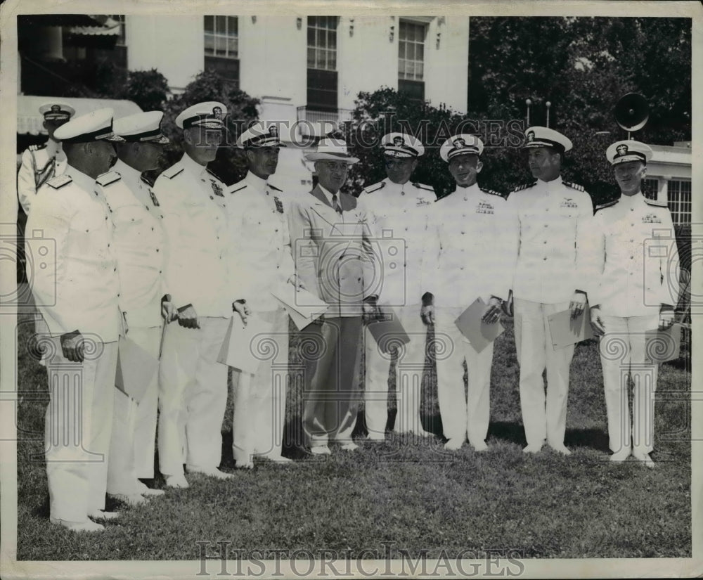 1946 Press Photo President Truman Cites Pacific Carriers in Ceremony