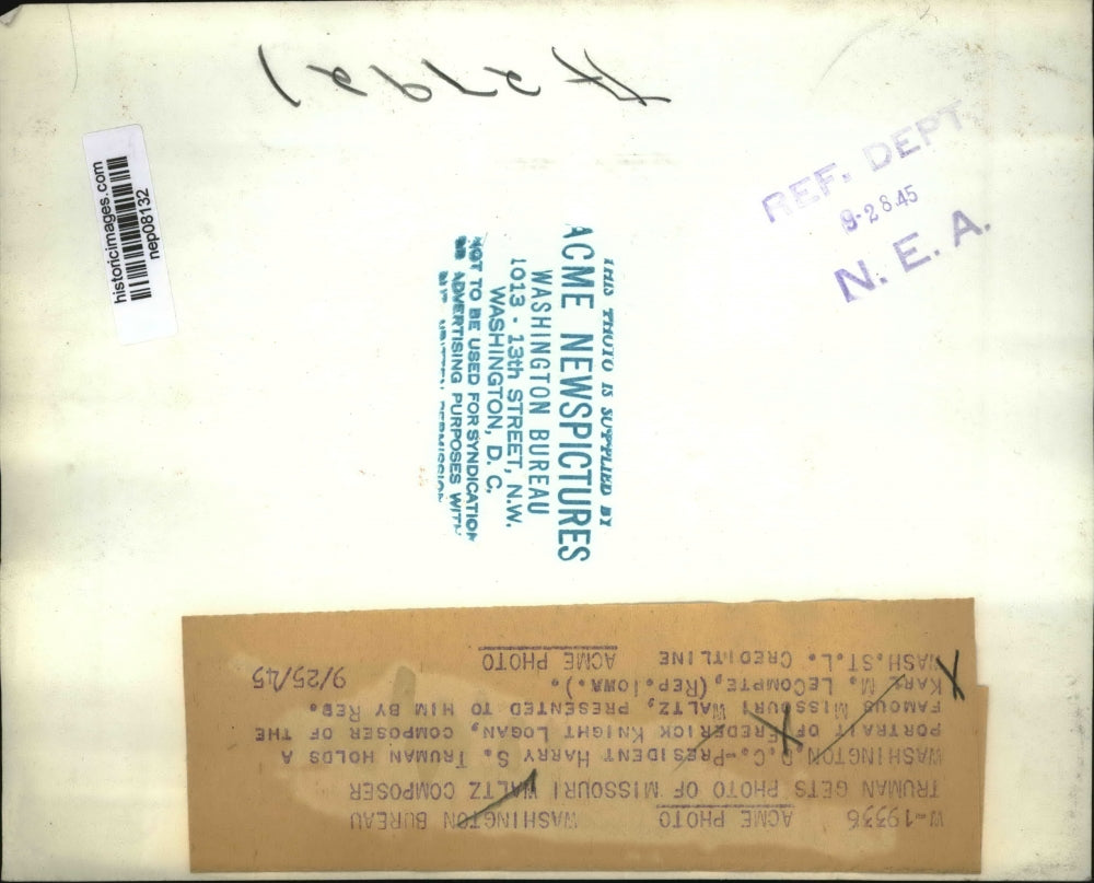 1945 Press Photo Pres Harry Truman Holds Portrait of Frederick Logan, Composer