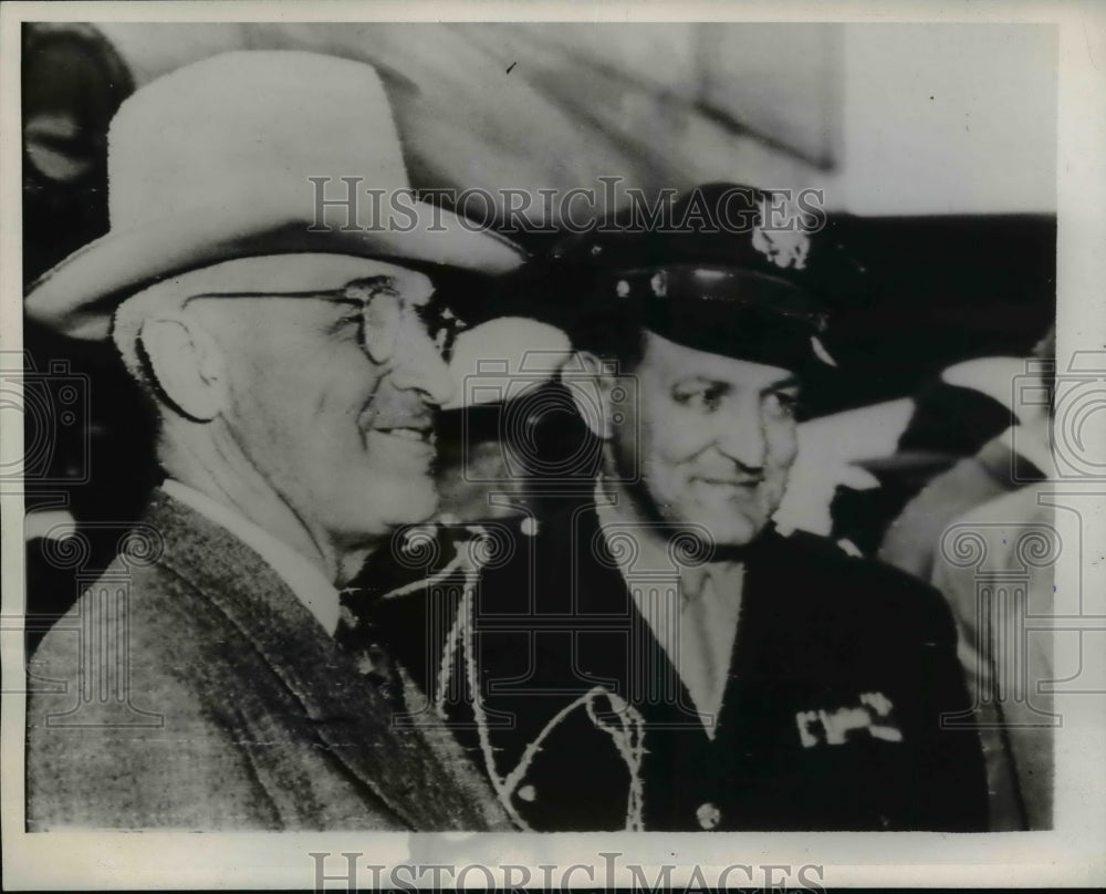 1945 Press Photo Pres Truman & Aide Brig Gen Harry Vaughan Arrive in Gatow