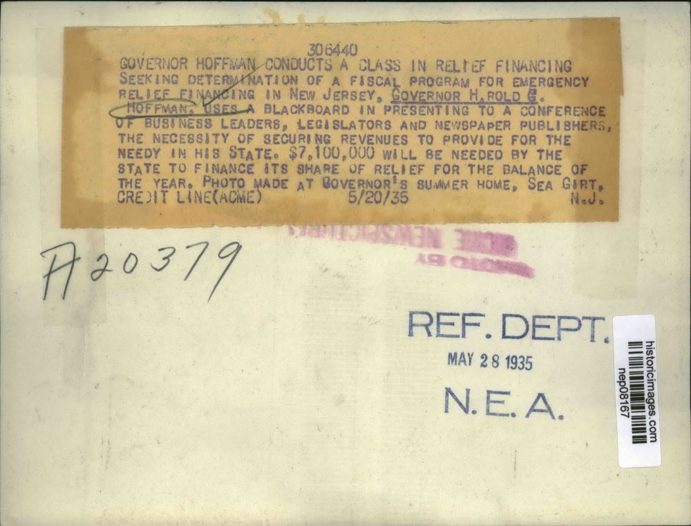 1935 Press Photo Gov Hoffman Illustrates Need for Aiding Needy in His State