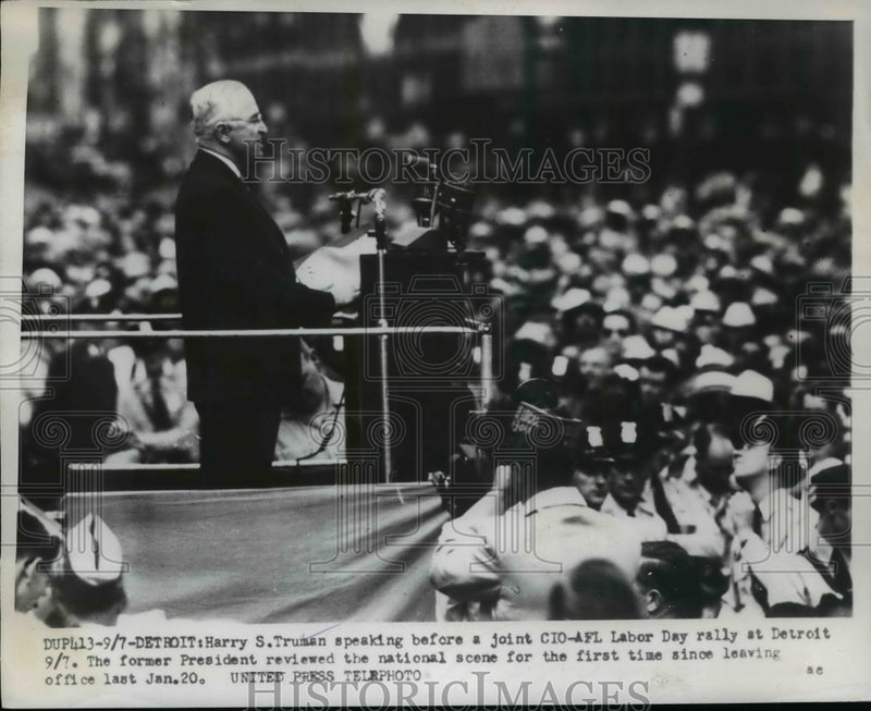 Load image into Gallery viewer, 1953 Press Photo Harry Truman Speaks at AFL-CIO Labor Day Rally, Detroit
