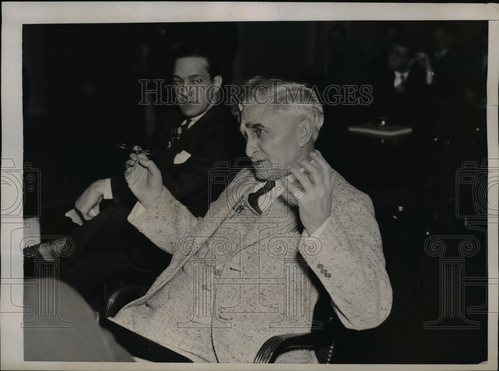 1937 Press Photo J.H. Smith, Pres of Corporations Aux Co. Testifies Before Sen