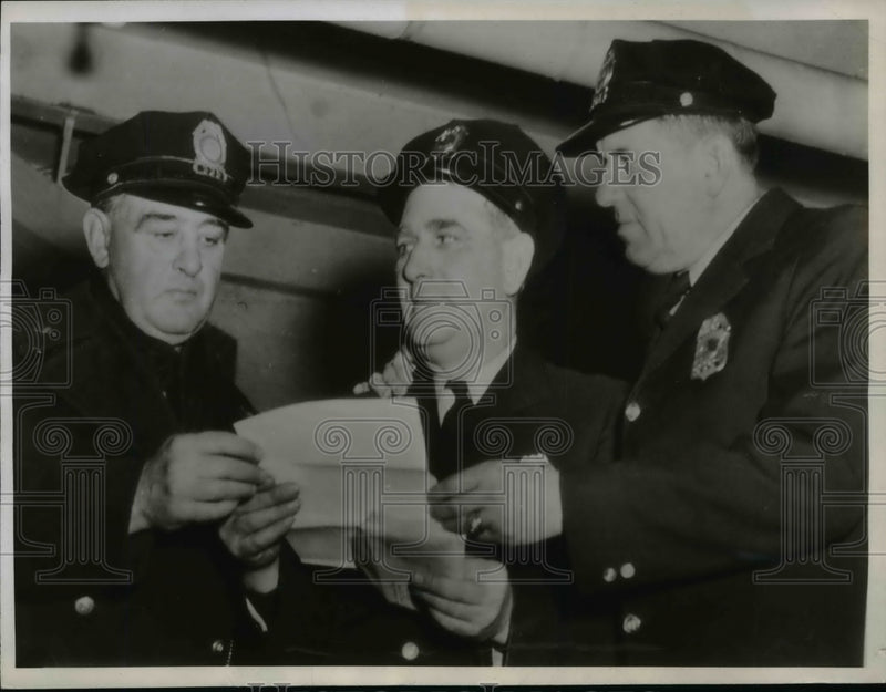 Load image into Gallery viewer, 1947 Press Photo GOP Makes Clean Sweep of 150 Jobs Previously Under Democrats
