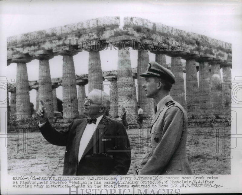Load image into Gallery viewer, 1956 Press Photo Former Pres Truman Discusses Greek Ruins with Lt Dudley Smith
