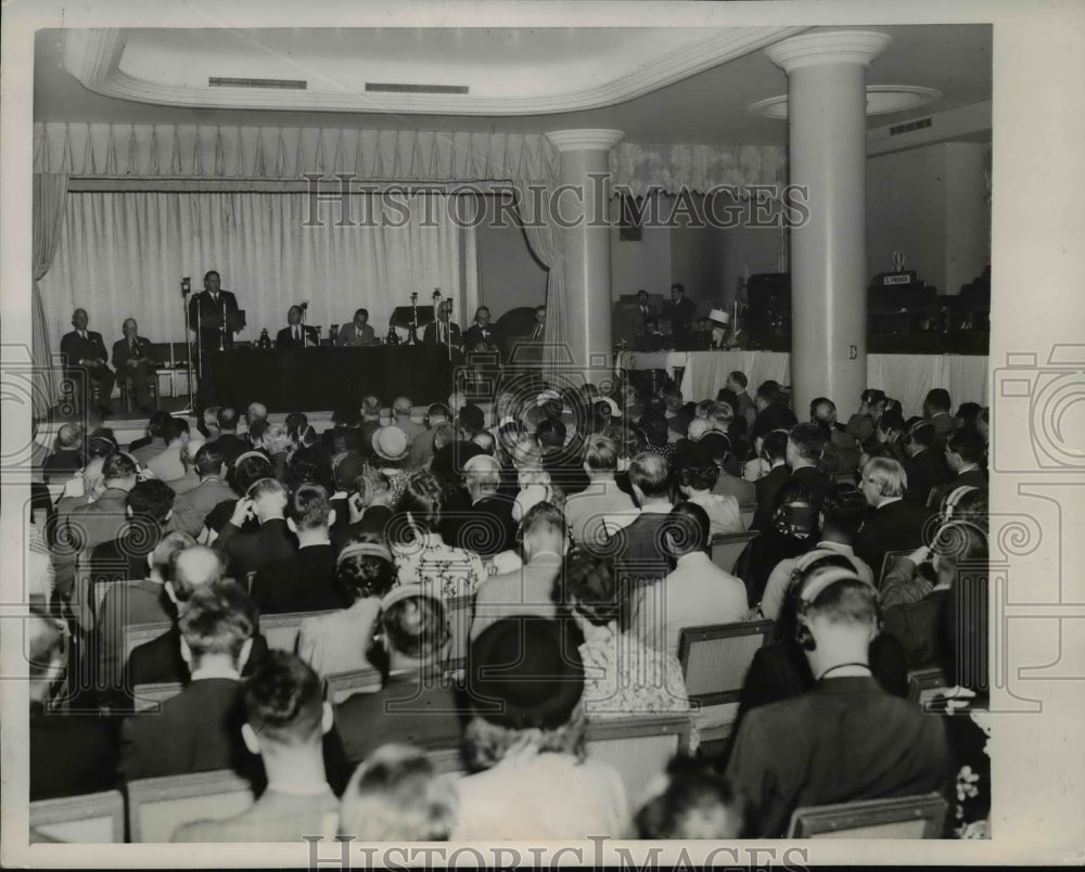 1947 Press Photo U.N. Secretary Shown Addressing Opening of Statistical Conf