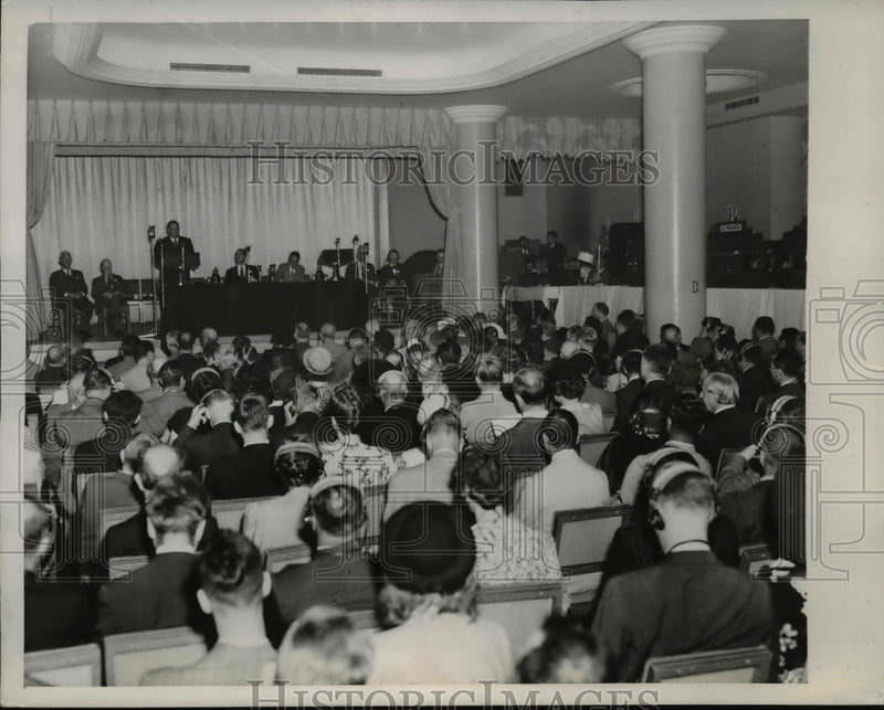 Load image into Gallery viewer, 1947 Press Photo U.N. Secretary Shown Addressing Opening of Statistical Conf
