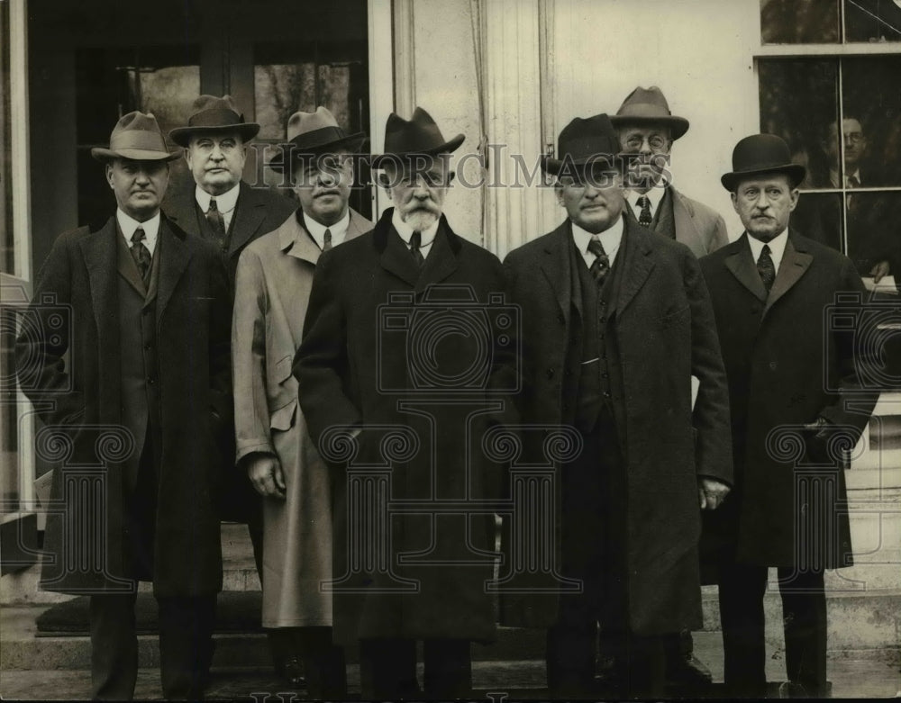 1923 Press Photo Members of Joint Congressional Cmte Beckon Pres Coolide